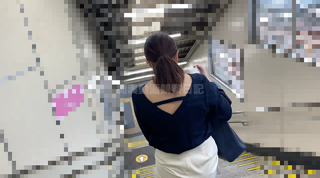 痴漢記録日記vol.84【2人目：服装がエロい白TバックOL】-17