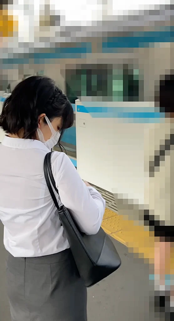 痴漢記録日記vol.117【3人目：低身長のロケットおっぱい就活生。抵抗できないことに感じて大洪水】-22