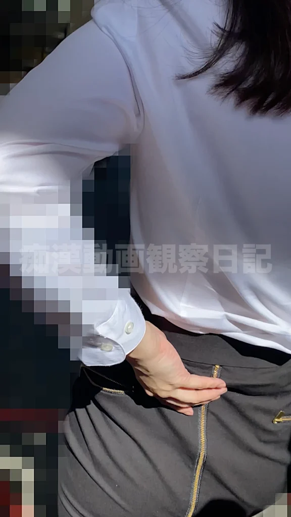 上下違う下着。羽交い絞めにされ半目で腰を抜かしながら感じる正統派美人OL-24