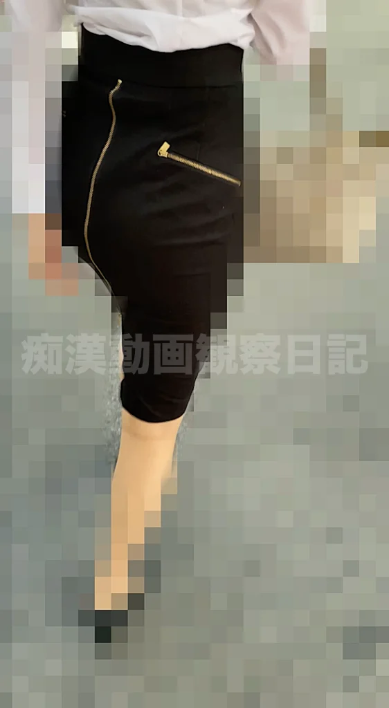 上下違う下着。羽交い絞めにされ半目で腰を抜かしながら感じる正統派美人OL-25