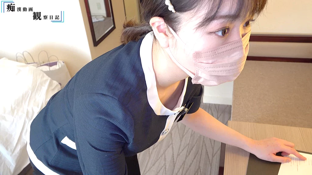 【ホテルマン】【交渉痴かん】全裸…!真面目かと思いきや制服を脱いだ途端、チンポ好きの片鱗を見せる!※なまチンポ成功【4K高画質】-5