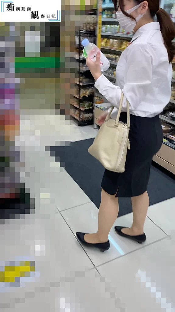 [奇跡の1秒]「ｱｯｯ....ｱｱｱ"ｯｯﾝｯ♡｣チカンの虜になったOLの喘ぎ声がたまらない。#43-1