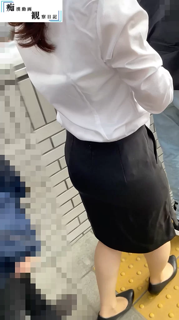 [奇跡の1秒]「ｱｯｯ....ｱｱｱ"ｯｯﾝｯ♡｣チカンの虜になったOLの喘ぎ声がたまらない。#43-27