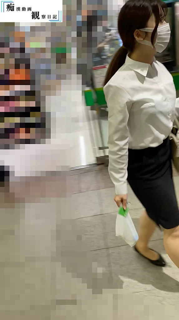 [奇跡の1秒]「ｱｯｯ....ｱｱｱ"ｯｯﾝｯ♡｣チカンの虜になったOLの喘ぎ声がたまらない。#43-3