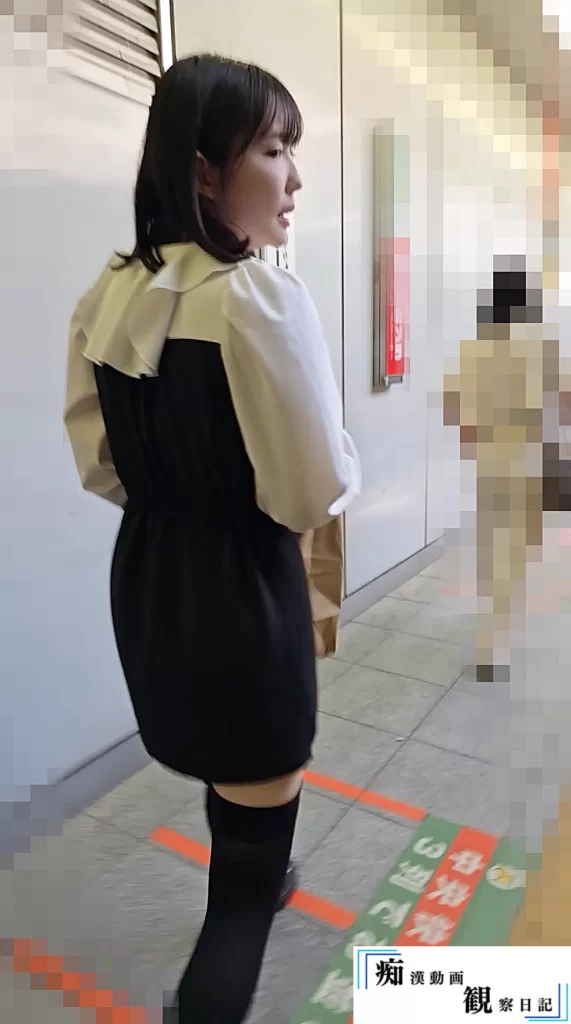 [喘ぎ声有]な絶叫。満員電車でアヘ顔かましながら感じて堕ちるJD-23