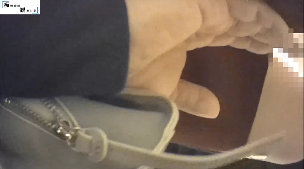 鉄道通勤の闇#4 真っ赤なワンピのモデル系お姉-7