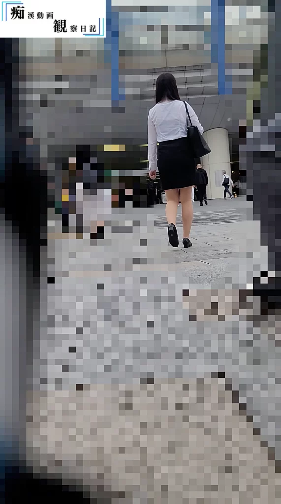 [乗車記録56]ブラトップがうっすら見える美人OL…パンスト破り有-2