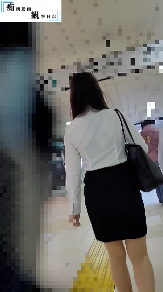 [乗車記録56]ブラトップがうっすら見える美人OL…パンスト破り有-3