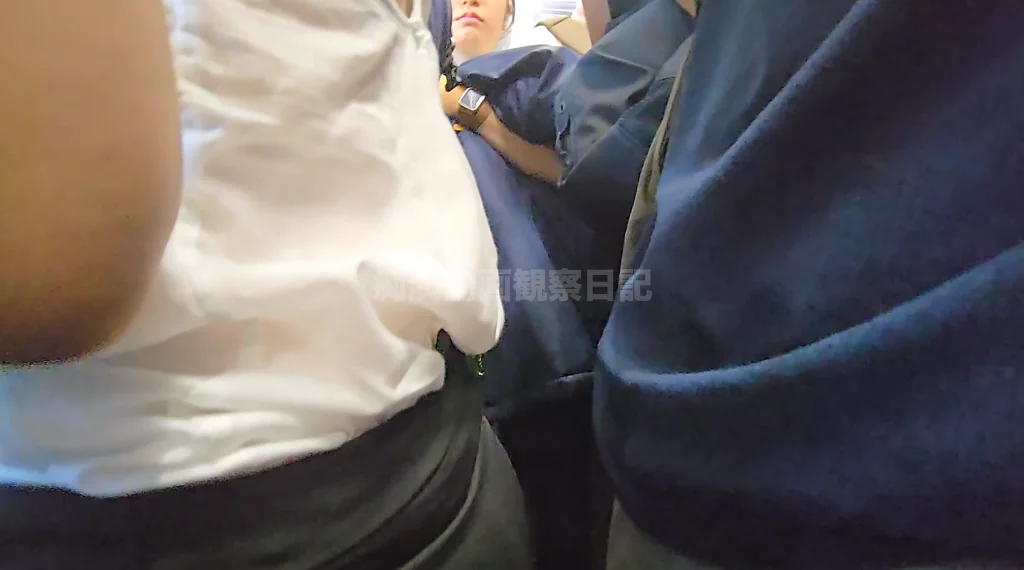 痴かん狂信者 #90【★2】朝の満員車両に乗り込む激エロ露出狂女、タイトミニスカ越しのデカ尻にお触り挑戦-13