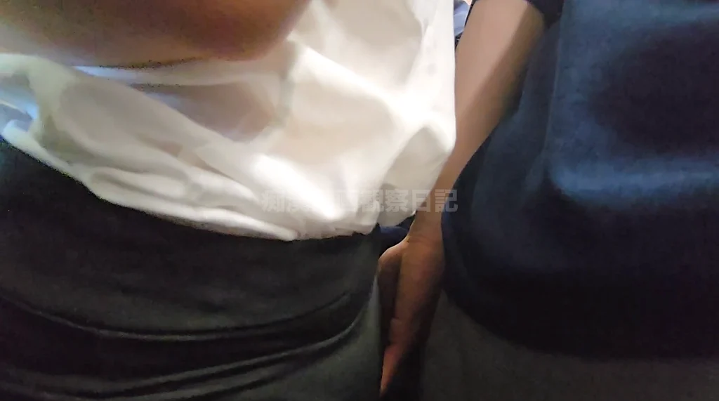 痴かん狂信者 #90【★2】朝の満員車両に乗り込む激エロ露出狂女、タイトミニスカ越しのデカ尻にお触り挑戦-16