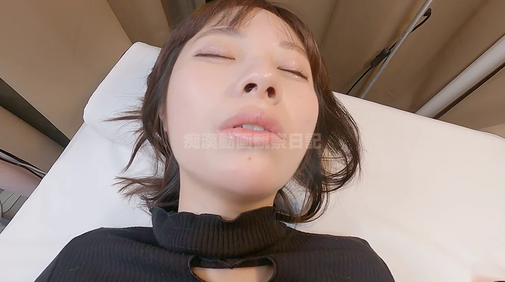 【院内性交】知的な女子大生が医者のチンポでハメ潮イキ潮おもらし-34