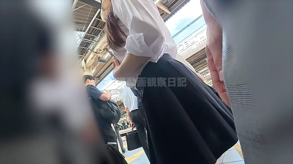 痴かん狂信者 #162【★4】小柄なツインテ娘のムチ尻を長時間揉みまくり、スカート捲れてパンツ丸見えのままホームを歩く姿を追跡！-35