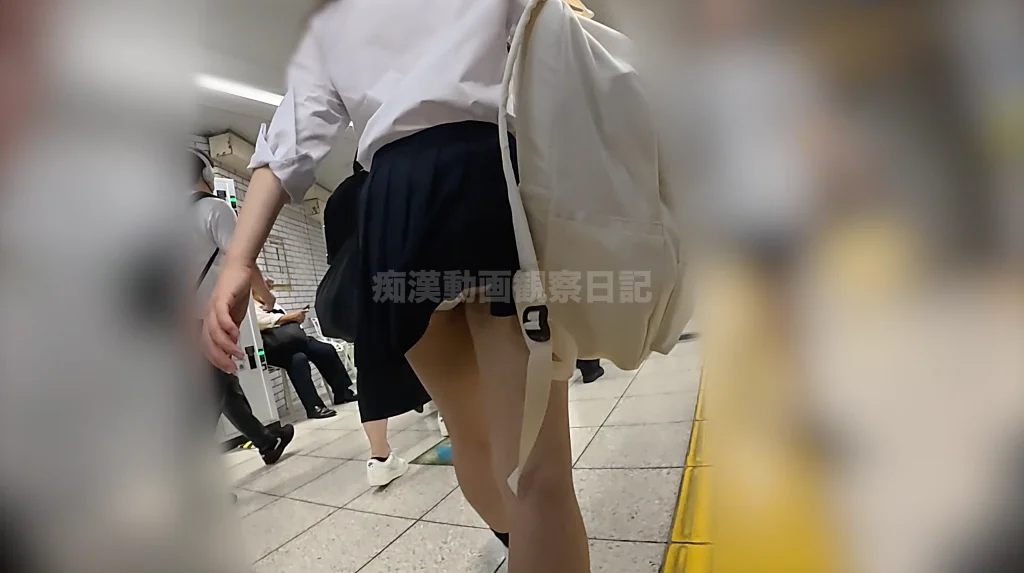 痴かん狂信者 #162【★4】小柄なツインテ娘のムチ尻を長時間揉みまくり、スカート捲れてパンツ丸見えのままホームを歩く姿を追跡！-36