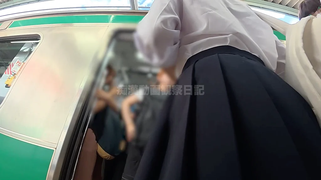 痴かん狂信者 #162【★4】小柄なツインテ娘のムチ尻を長時間揉みまくり、スカート捲れてパンツ丸見えのままホームを歩く姿を追跡！-4