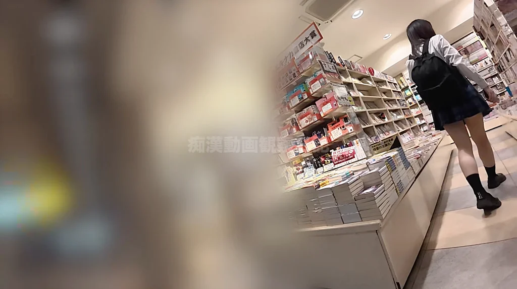 痴かん狂信者 #164【★4】色白激カワ上玉タゲ、本屋と階段で逆さ撮り、電車で生尻揉み生マン！自分も触ろうと割り込む同業者出現-2