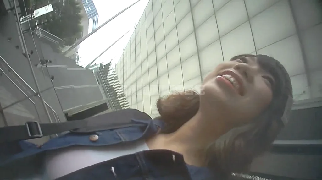 【再販】本物の満員電車に突撃!7 ~ノーブラで街を闊歩する分厚い唇女~-44