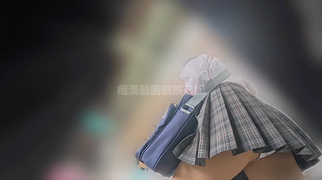 痴かん狂信者 #169【★5】激カワポニテ娘のパンツずり下げガッツリ手マン！降車後スカート捲って半ケツ露出で放心状態！-6