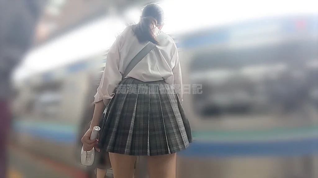 痴かん狂信者 #169【★5】激カワポニテ娘のパンツずり下げガッツリ手マン！降車後スカート捲って半ケツ露出で放心状態！-7