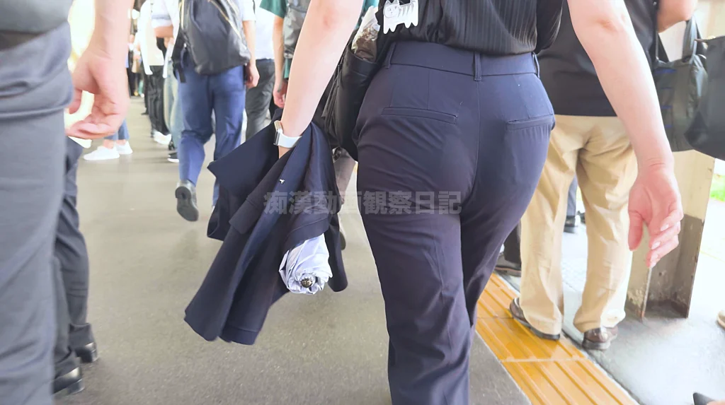 歩行記録0345「ムチムチどっしりデカ尻OLさんを後ろから観察してみた」(全4名)-20