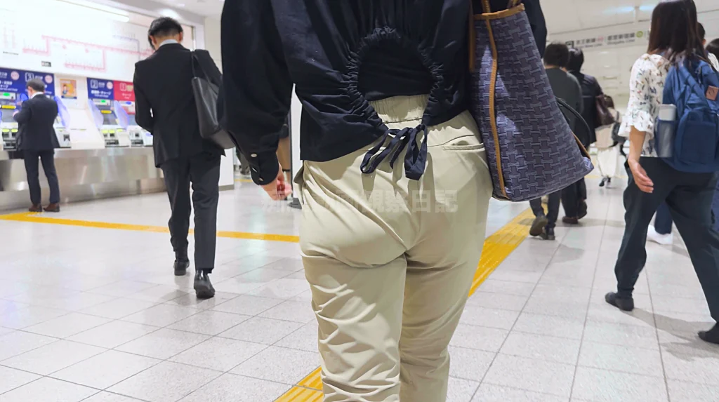 歩行記録0345「ムチムチどっしりデカ尻OLさんを後ろから観察してみた」(全4名)-37