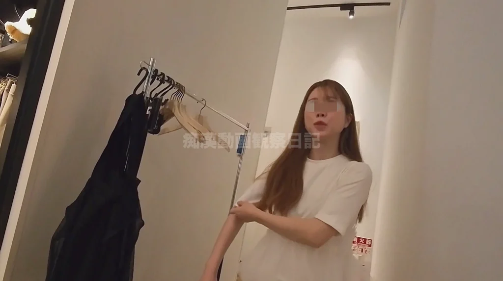 【再販】復活の着替えさせ!上位カースト美人の朝パンティと夜パンティを着替えさせ!-5